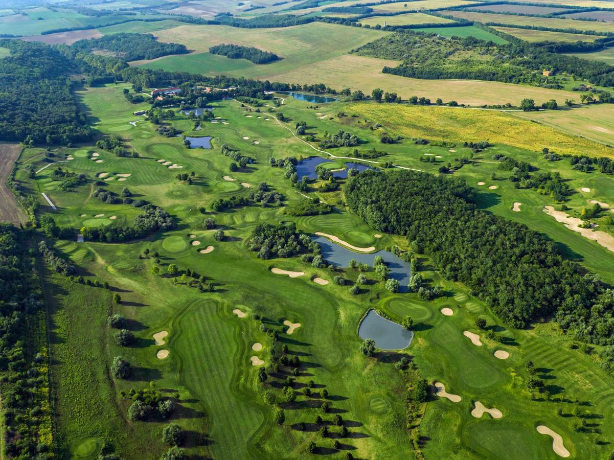 לינה וארוחת בוקר Alcsutdoboz Pannonia Golf & Country Club מראה חיצוני תמונה