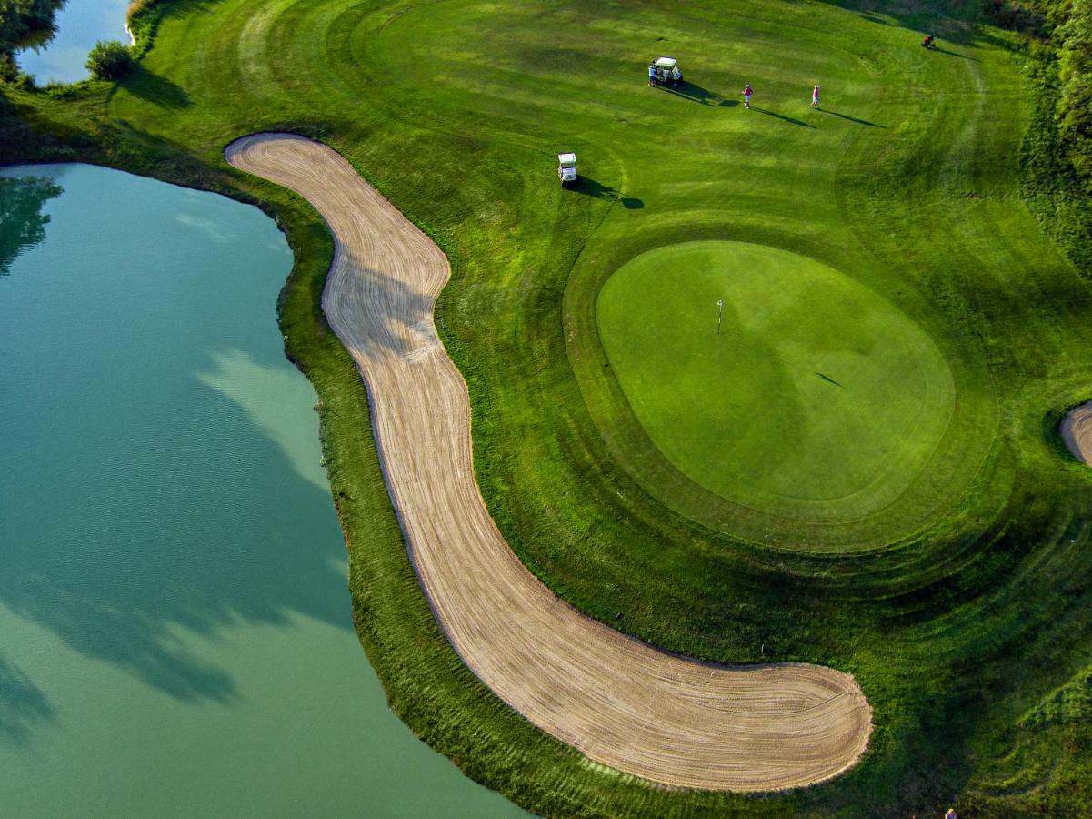 לינה וארוחת בוקר Alcsutdoboz Pannonia Golf & Country Club מראה חיצוני תמונה